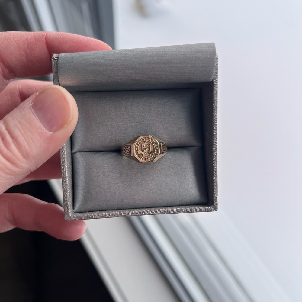 10K gold personalized Wilfred Laurier University Ring - HBBA 03 inside engraving